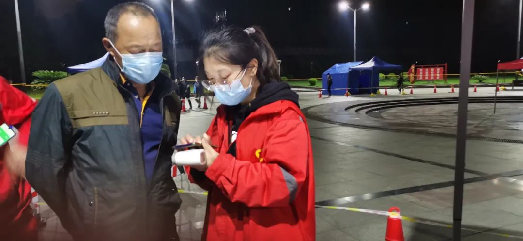 積極投身志愿者 爭(zhēng)當(dāng)化機(jī)好青年(圖1) 圖片