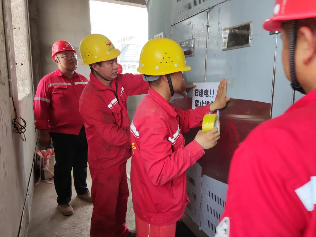 陽新項目E2F電氣室車間一次性送電成功(圖1) 圖片