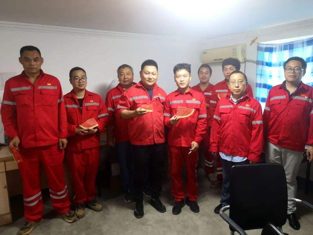 關(guān)愛職工情系一線 化機(jī)公司開展送清涼活動(圖3) 圖片