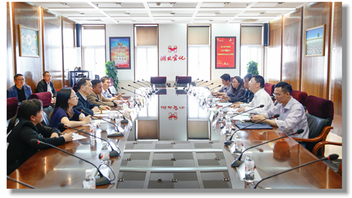 宜化集團(tuán)與三峽電院簽訂校企合作“訂單班”協(xié)議(圖2) 宜化集團(tuán)與三峽電院簽訂校企合作“訂單班”協(xié)議(圖2)