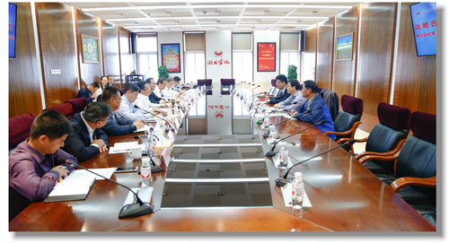 宜化集團(tuán)與中國化學(xué)品安全協(xié)會(huì)簽訂戰(zhàn)略合作協(xié)議(圖2) 宜化集團(tuán)與中國化學(xué)品安全協(xié)會(huì)簽訂戰(zhàn)略合作協(xié)議(圖2)