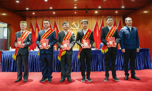 宜化集團召開2019年慶?！拔逡弧眹H勞動節(jié)暨表彰大會(圖8)