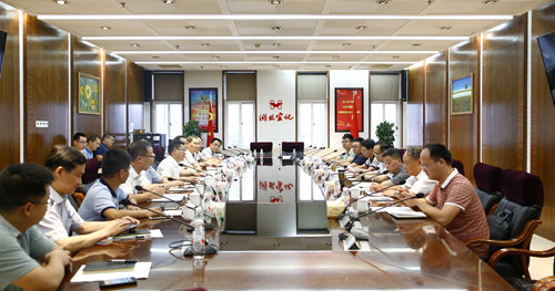 宜昌市經信局局長丁慶榮一行到宜化集團調研(圖2) 宜昌市經信局局長丁慶榮一行到宜化集團調研(圖2)