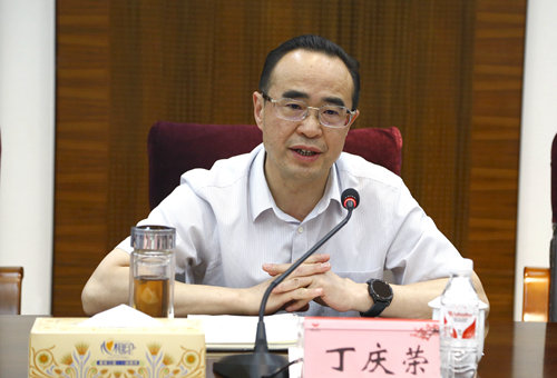 宜昌市經信局局長丁慶榮一行到宜化集團調研(圖4) 宜昌市經信局局長丁慶榮一行到宜化集團調研(圖4)