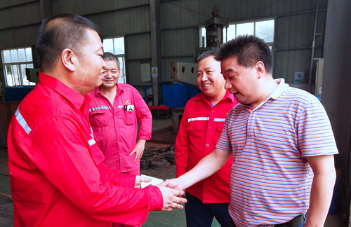 集團領(lǐng)導(dǎo)看望慰問離退休黨員、基層困難黨員和年輕黨員(圖6)