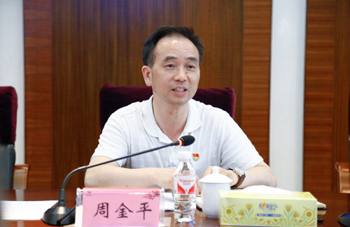 市國資委廠務(wù)公開民主管理調(diào)研組到集團(tuán)開展專題調(diào)研(圖2) 市國資委廠務(wù)公開民主管理調(diào)研組到集團(tuán)開展專題調(diào)研(圖2)