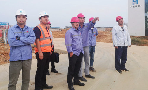 王大真節(jié)日期間現(xiàn)場察看新項目建設情況(圖1) 王大真節(jié)日期間現(xiàn)場察看新項目建設情況(圖1)