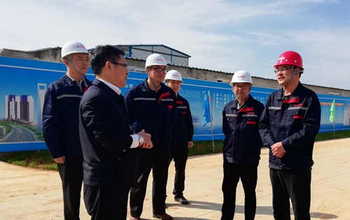 王大真深入股份公司新項(xiàng)目現(xiàn)場(chǎng)并召開技改項(xiàng)目評(píng)審會(huì)(圖2) 王大真深入股份公司新項(xiàng)目現(xiàn)場(chǎng)并召開技改項(xiàng)目評(píng)審會(huì)(圖2)