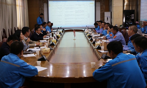 王大真深入股份公司新項(xiàng)目現(xiàn)場(chǎng)并召開技改項(xiàng)目評(píng)審會(huì)(圖3) 王大真深入股份公司新項(xiàng)目現(xiàn)場(chǎng)并召開技改項(xiàng)目評(píng)審會(huì)(圖3)