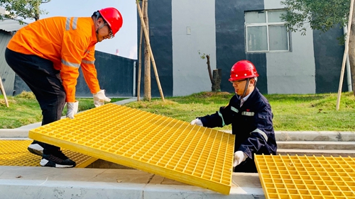 集團(tuán)領(lǐng)導(dǎo)干部深入基層一線(xiàn)勞動(dòng)(圖9) 集團(tuán)領(lǐng)導(dǎo)干部深入基層一線(xiàn)勞動(dòng)(圖9)