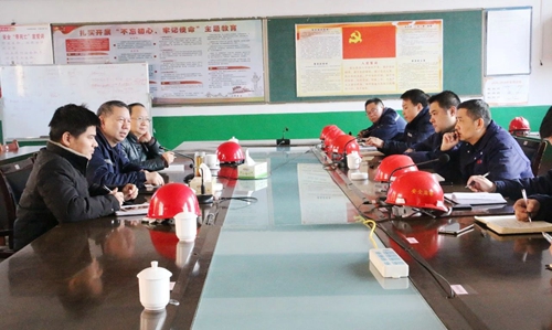 張忠華到雙環(huán)公司現(xiàn)場調(diào)研(圖2) 張忠華到雙環(huán)公司現(xiàn)場調(diào)研(圖2)