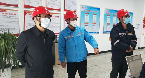王大真到股份公司現(xiàn)場(chǎng)檢查疫情防控及安全生產(chǎn)情況(圖1) 王大真到股份公司現(xiàn)場(chǎng)檢查疫情防控及安全生產(chǎn)情況(圖1)