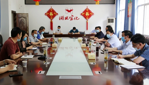 宜昌市政協(xié)副主席張立新一行到礦業(yè)公司調(diào)研(圖1) 宜昌市政協(xié)副主席張立新一行到礦業(yè)公司調(diào)研(圖1)