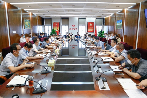 集團(tuán)召開行政辦公會 強(qiáng)調(diào)黨員干部要做到“五講”(圖1) 集團(tuán)召開行政辦公會 強(qiáng)調(diào)黨員干部要做到“五講”(圖1)