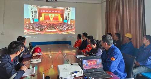 向抗疫英雄致敬！宜化集團(tuán)組織收看全國抗擊新冠肺炎疫情表彰大會(圖9)