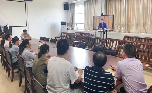 向抗疫英雄致敬！宜化集團(tuán)組織收看全國抗擊新冠肺炎疫情表彰大會(圖13)