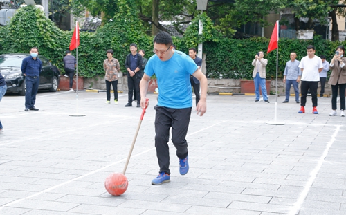 歡度中秋喜迎國(guó)慶 宜化集團(tuán)與宜昌市發(fā)改委共同舉辦趣味運(yùn)動(dòng)會(huì)(圖3) 歡度中秋喜迎國(guó)慶 宜化集團(tuán)與宜昌市發(fā)改委共同舉辦趣味運(yùn)動(dòng)會(huì)(圖3)