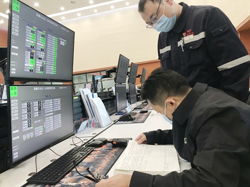 王大真到新疆宜化、新疆宜化礦業(yè)走訪慰問干部職工(圖1)