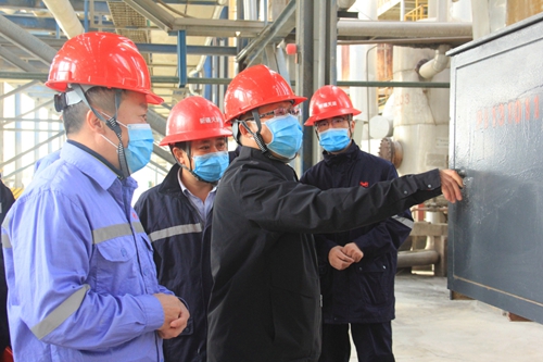 王大真到新疆天運(yùn)走訪慰問干部職工(圖2) 王大真到新疆天運(yùn)走訪慰問干部職工(圖2)