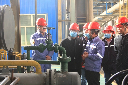 王大真到新疆天運(yùn)走訪慰問干部職工(圖3) 王大真到新疆天運(yùn)走訪慰問干部職工(圖3)