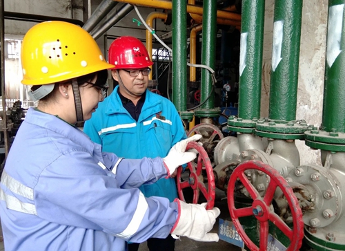 楚星公司:管理干部進(jìn)班跟班 守牢安全生產(chǎn)底線(圖3) 楚星公司:管理干部進(jìn)班跟班 守牢安全生產(chǎn)底線(圖3)