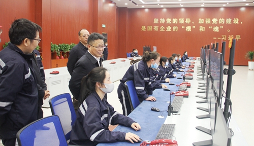 王大真到內(nèi)蒙宜化走訪調(diào)研(圖1) 王大真到內(nèi)蒙宜化走訪調(diào)研(圖1)