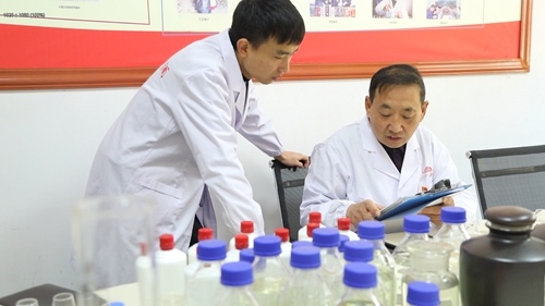 金沙酒業(yè)“匠人”孕造醇柔佳釀(圖1) 金沙酒業(yè)“匠人”孕造醇柔佳釀(圖1)