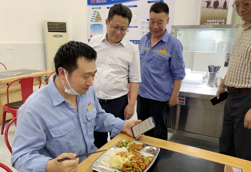 王大真一行到松滋肥業(yè)和宜昌區(qū)域分子公司檢查調(diào)研(圖4) 王大真一行到松滋肥業(yè)和宜昌區(qū)域分子公司檢查調(diào)研(圖4)