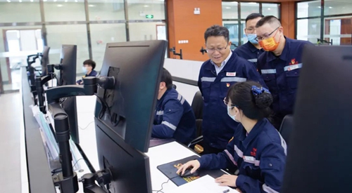 王大真國(guó)慶節(jié)到新疆宜化和新疆宜化礦業(yè)走訪調(diào)研(圖1) 王大真國(guó)慶節(jié)到新疆宜化和新疆宜化礦業(yè)走訪調(diào)研(圖1)