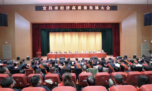 宜化集團(tuán)榮獲“宜昌市經(jīng)濟(jì)高質(zhì)量發(fā)展先進(jìn)集體”稱號(hào)(圖1) 宜化集團(tuán)榮獲“宜昌市經(jīng)濟(jì)高質(zhì)量發(fā)展先進(jìn)集體”稱號(hào)(圖1)