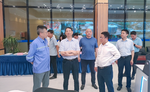 宋文豹一行到田家河氨醇項(xiàng)目和降解新材料公司現(xiàn)場調(diào)研(圖2) 宋文豹一行到田家河氨醇項(xiàng)目和降解新材料公司現(xiàn)場調(diào)研(圖2)