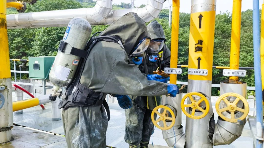 【安全生產(chǎn)月】楚星公司開(kāi)展液氨泄漏綜合應(yīng)急演練暨安全宣傳咨詢?nèi)栈顒?dòng)(圖4) 圖片