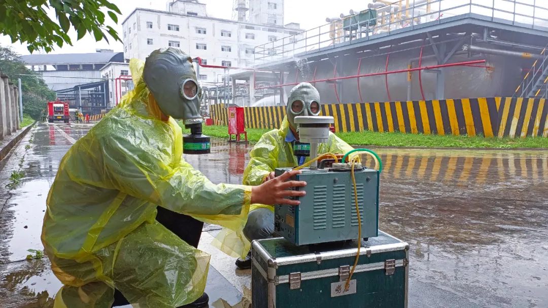 【安全生產(chǎn)月】楚星公司開(kāi)展液氨泄漏綜合應(yīng)急演練暨安全宣傳咨詢?nèi)栈顒?dòng)(圖5) 圖片