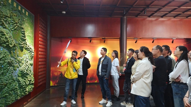 集團(tuán)組織湖北省外單位職工代表開展宜昌行(圖3) 集團(tuán)組織湖北省外單位職工代表開展宜昌行(圖3)