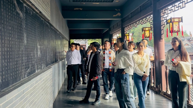 集團(tuán)組織湖北省外單位職工代表開展宜昌行(圖2) 集團(tuán)組織湖北省外單位職工代表開展宜昌行(圖2)