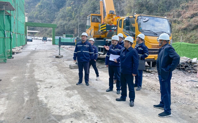 王大真到礦業(yè)公司現(xiàn)場(chǎng)檢查項(xiàng)目建設(shè)等工作(圖1) 王大真到礦業(yè)公司現(xiàn)場(chǎng)檢查項(xiàng)目建設(shè)等工作(圖1)