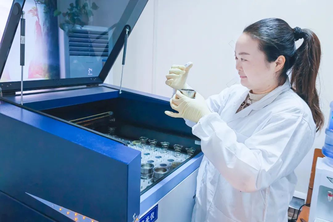 【宜化榜樣】股份公司黃冬燕：立足分析崗位，爭(zhēng)當(dāng)技術(shù)能手(圖4)