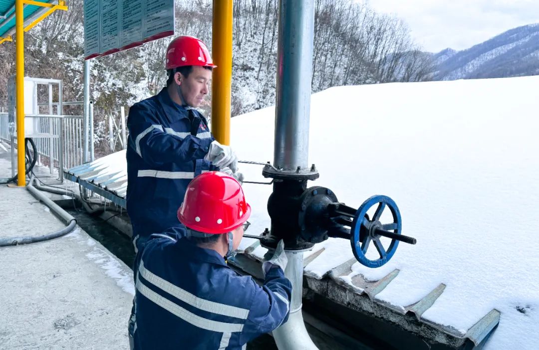 宜化礦業(yè)殷家坪礦機(jī)電維修一班:能打硬仗會(huì)算細(xì)賬的“圖強(qiáng)班”(圖4) 宜化礦業(yè)殷家坪礦機(jī)電維修一班:能打硬仗會(huì)算細(xì)賬的“圖強(qiáng)班”(圖4)