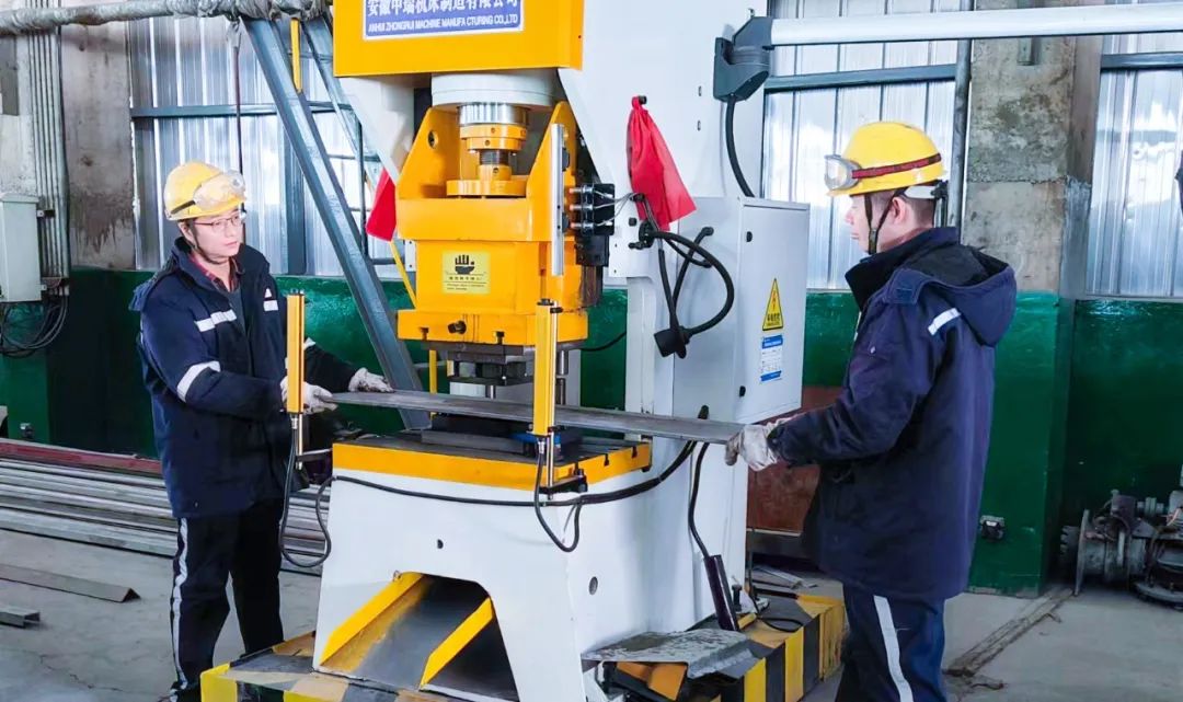 青海宜化電石分廠電極殼班：加強標準化建設(shè)，保障電石爐長周期穩(wěn)定運行(圖2)