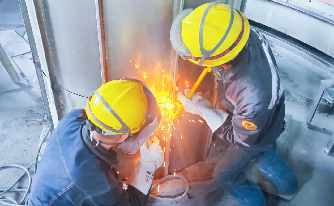 青海宜化電石分廠電極殼班：加強標準化建設(shè)，保障電石爐長周期穩(wěn)定運行(圖5)