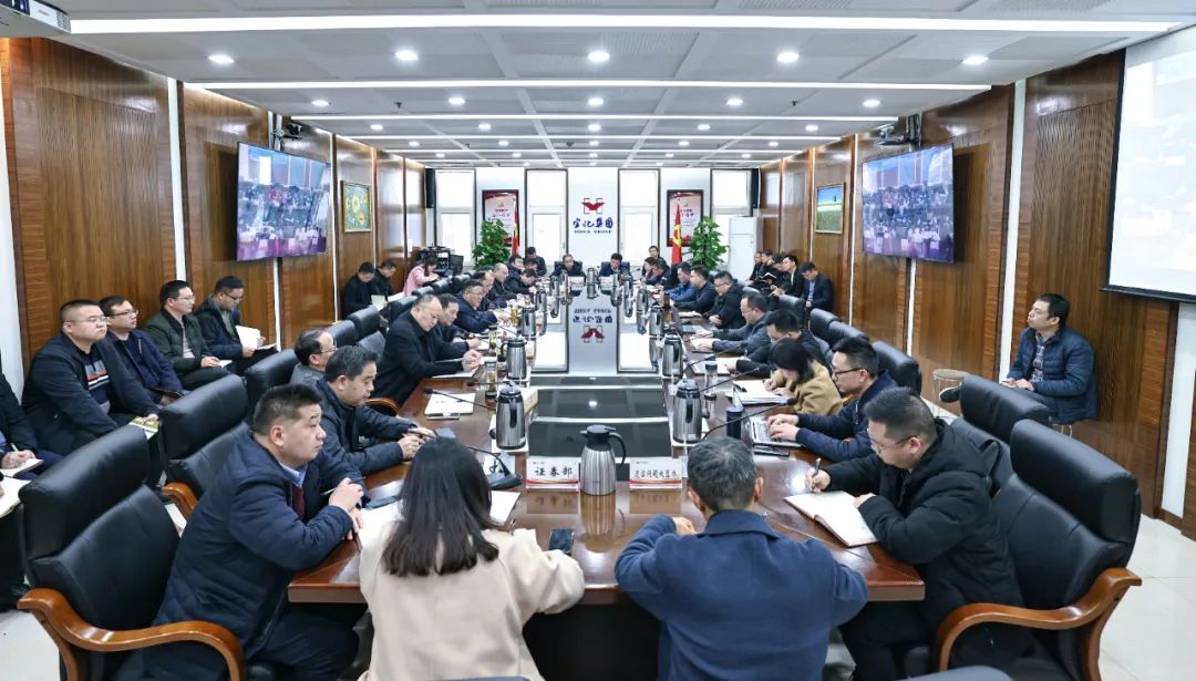 集團(tuán)黨委傳達(dá)學(xué)習(xí)習(xí)近平總書記重要講話精神(圖2) 集團(tuán)黨委傳達(dá)學(xué)習(xí)習(xí)近平總書記重要講話精神(圖2)