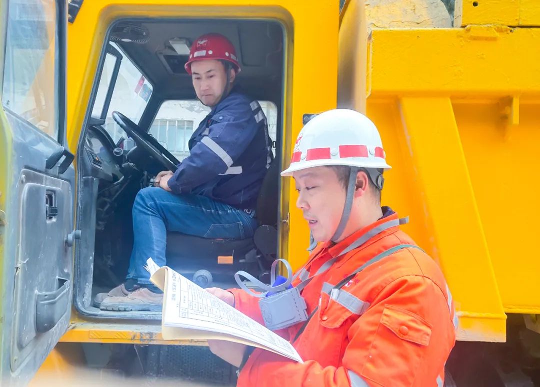 【宜化榜樣】宜化礦業(yè)馬勇:爭當?shù)V山安全守護人(圖4) 【宜化榜樣】宜化礦業(yè)馬勇:爭當?shù)V山安全守護人(圖4)