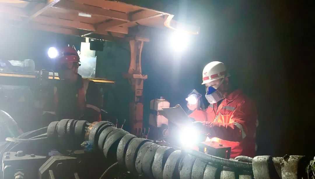 【宜化榜樣】宜化礦業(yè)馬勇:爭當?shù)V山安全守護人(圖5) 【宜化榜樣】宜化礦業(yè)馬勇:爭當?shù)V山安全守護人(圖5)