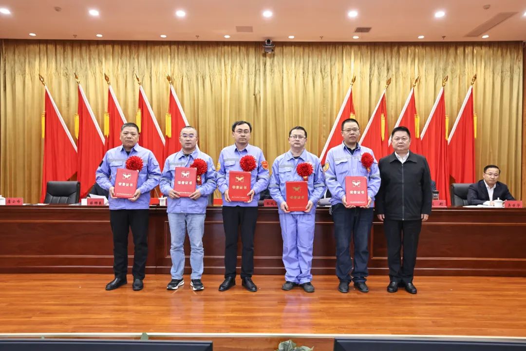 宜化集團召開氨醇項目成功投產(chǎn)總結(jié)表彰大會(圖8) 宜化集團召開氨醇項目成功投產(chǎn)總結(jié)表彰大會(圖8)