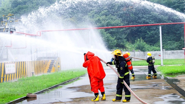 【安全生產(chǎn)月】應急演練關鍵在練！楚星公司、松滋肥業(yè)分別開展應急救援演練(圖1)