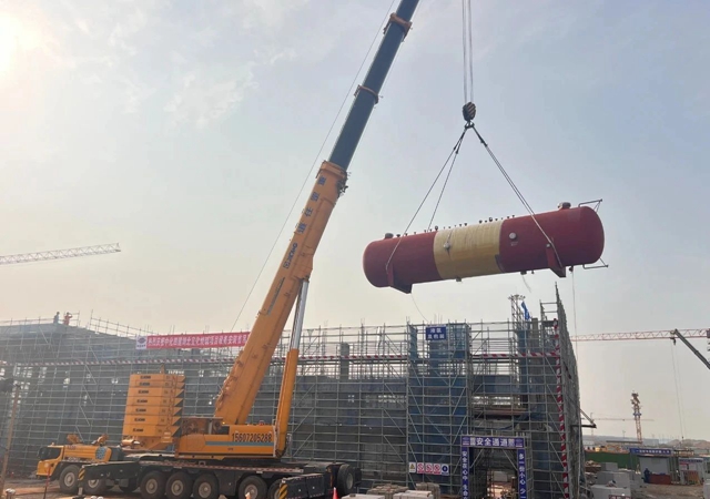 首臺大型設備“落戶”，氯堿新能源項目吹響工程設備安裝新號角！