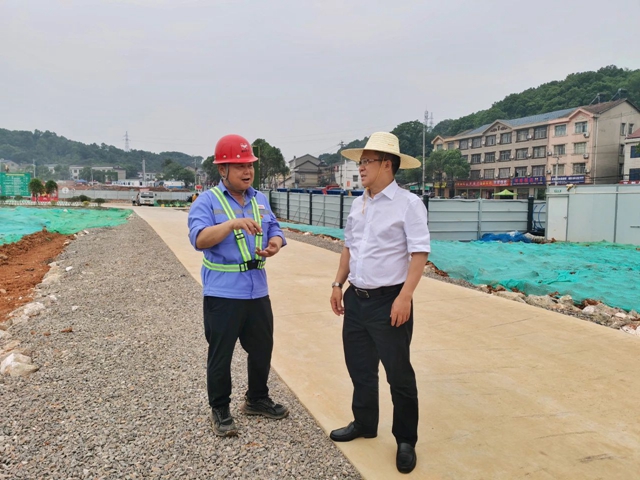 王大真到楚星整體升級(jí)改造項(xiàng)目現(xiàn)場(chǎng)檢查工程建設(shè)情況(圖1) 王大真到楚星整體升級(jí)改造項(xiàng)目現(xiàn)場(chǎng)檢查工程建設(shè)情況(圖1)