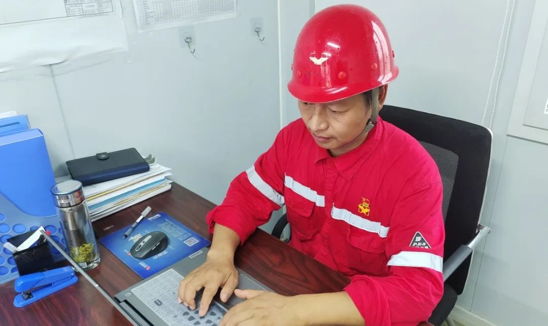 【先進榜樣】清廉標(biāo)兵萬剛：以身作則顧大局  精打細算創(chuàng)效益(圖4)