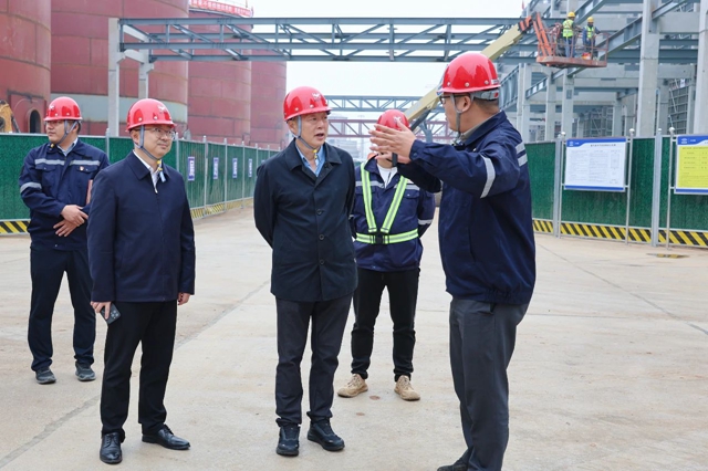 宜昌市國(guó)資委黨委書(shū)記、主任黃智華一行到楚星公司和松滋肥業(yè)現(xiàn)場(chǎng)調(diào)研