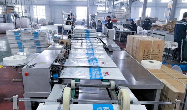 月產(chǎn)量突破100萬條！新疆宜化塑業(yè)實現(xiàn)PP彩膜袋量產(chǎn)(圖1)